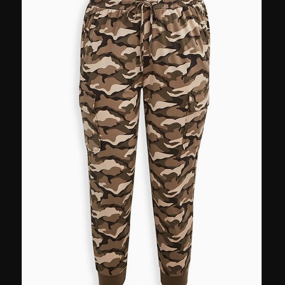 torrid Pants - TORRID NWT RELAXED FIT CARGO CROP JOGGER - STRETCH CHALLIS CAMO WASH SIZE 3